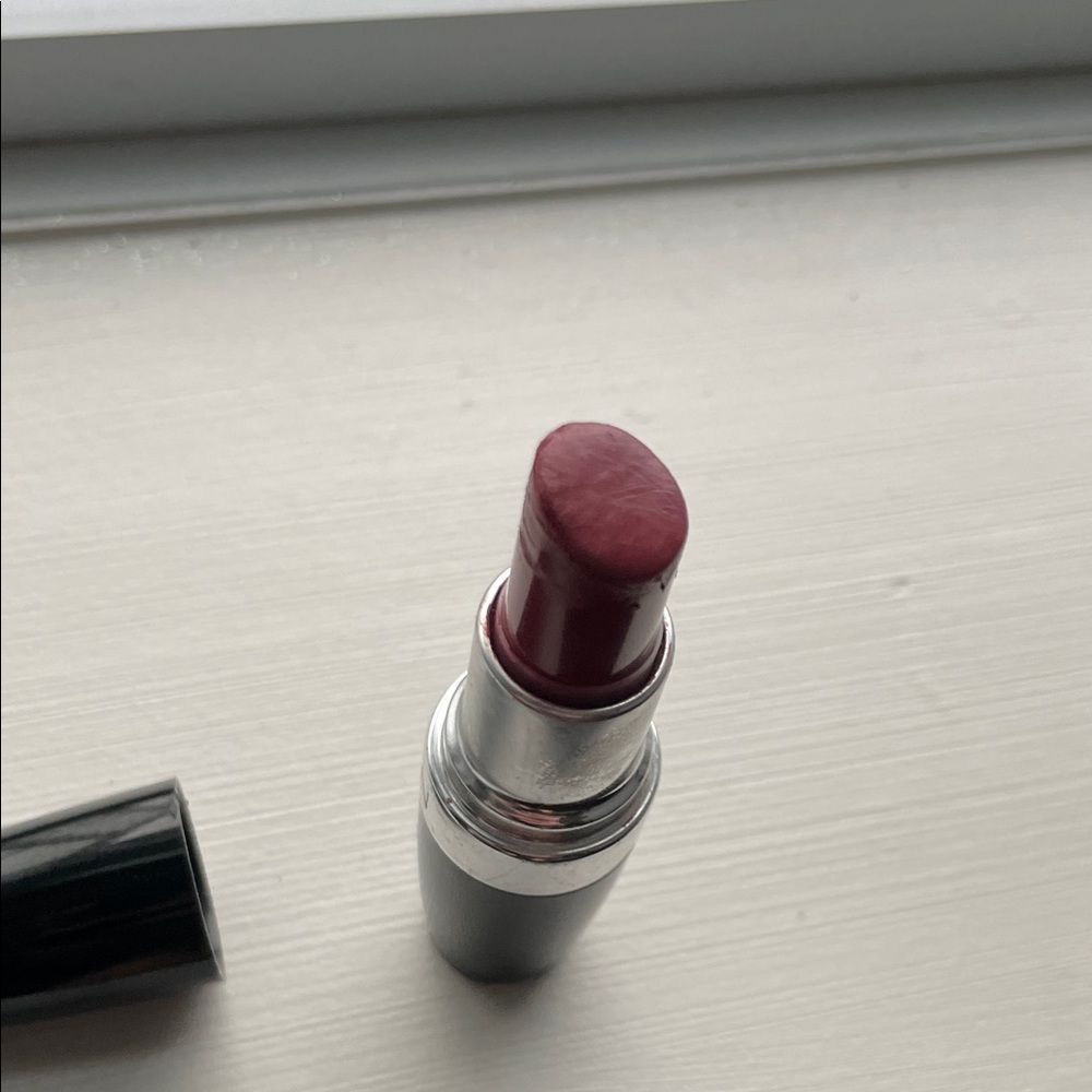 AVON Rich Burgundy Lipstick Wineberry